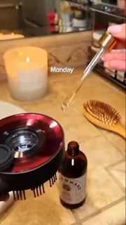 برس دیجیتال ارتعاشی با نور قرمز و آبی و طراحی مایع‌رسان، قابل شارژ و ضد آب